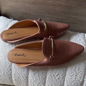 Qupid Women's Tan Croc-Embossed Mules